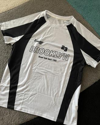 T-shirt Brooklyn bianca e nera – Taglia M