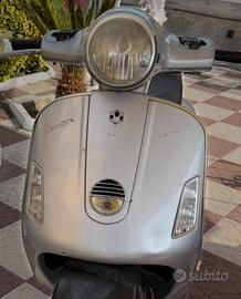 Vespa gts 250