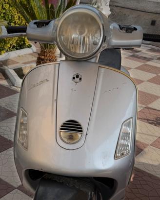 Vespa gts 250