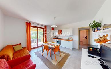 Primo piano con corte e terrazzo vista mare