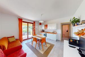 Primo piano con corte e terrazzo vista mare