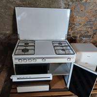 cucina con fornello rex e cappa thema 