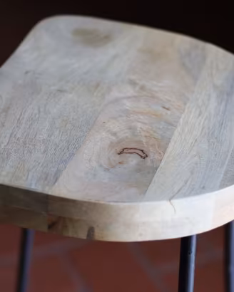 Sgabello in ferro e legno naturale massello