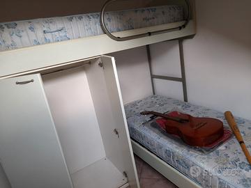 letto a castello ad angolo in ferro