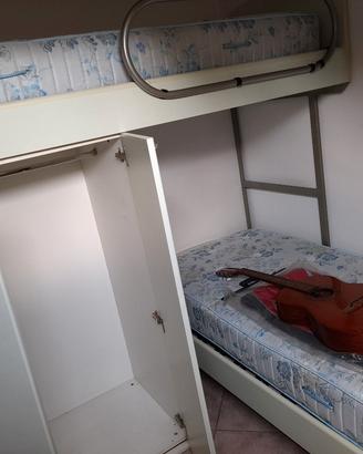 letto a castello ad angolo in ferro