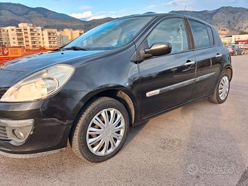 Auto renault clio