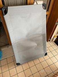 Lettino rialzato per cani