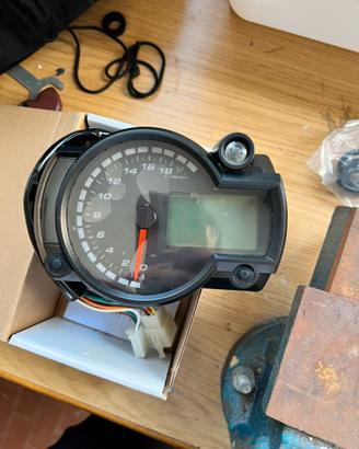 Tachimetro-contachilometri universale