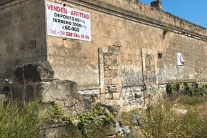Deposito più terreno accesso diretto ss16