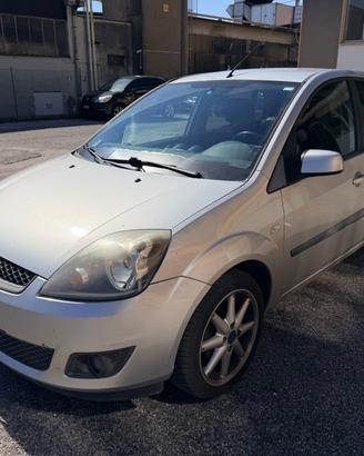 Ford Fiesta 1.4 TDCi 75cv Neopatentati