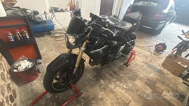 Suzuki Gsr 750 A2