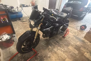 Suzuki Gsr 750 A2