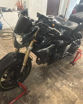 Suzuki Gsr 750 A2