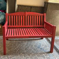 Panchina in legno color rosso