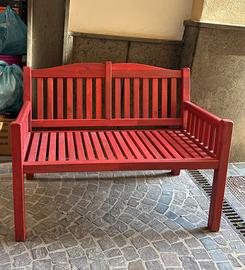 Panchina in legno color rosso