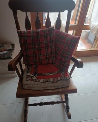 Sedia/ Poltrona a dondolo vintage in legno