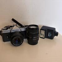 Macchina fotografica con accessori