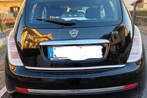 Auto lancia y allestimento diva