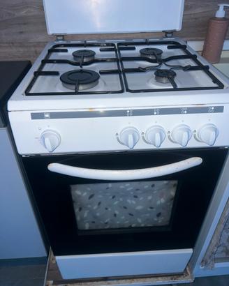 Cucina con forno