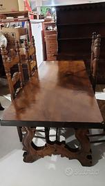Tavolo con sedie in legno massiccio noce