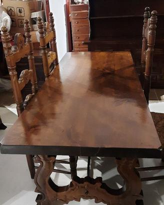 Tavolo con sedie in legno massiccio noce