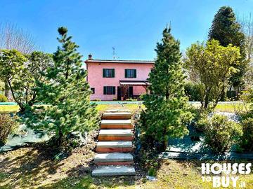 Villa di 195 m² con più di 5 locali e posto auto a