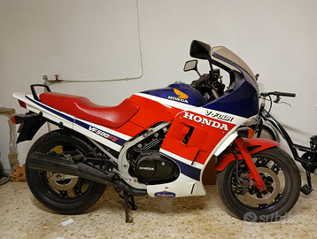 Moto Honda VF 500f2f