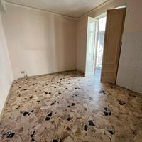 V/1073 Piccolo primo piano in centro storico