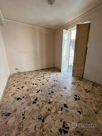 V/1073 Piccolo primo piano in centro storico