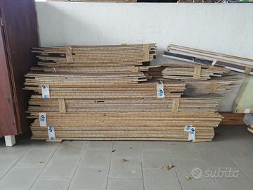 Palchetto in legno + battiscopa in legno