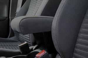 Bracciolo regolabile con portaoggetti Peugeot 208