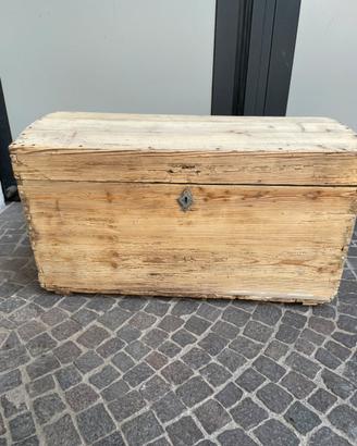 Vecchio baule in abete arte povera