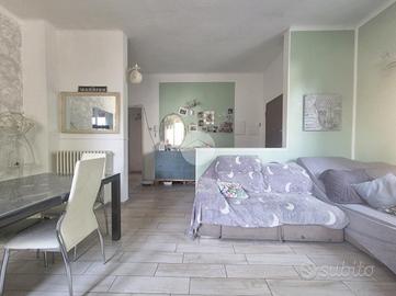 CASA SEMINDIPENDENTE A CARATE BRIANZA