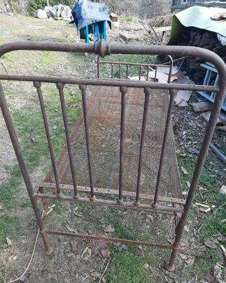 Letto singolo in ferro battuto