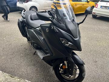 Yamaha tmax 560
