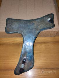 Croce tau in ceramica raku