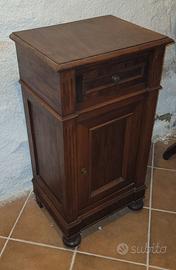 coppia di comodini in legno
