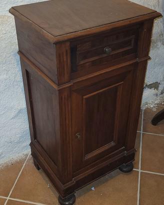 coppia di comodini in legno