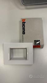Placca bticino axolute HA4803BG