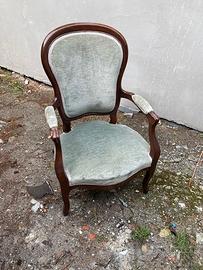 Poltrona ‘800 in noce e velluto di seta azzurro