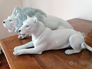 Coppia di Porcellane Corona, leoni e cervo e cani