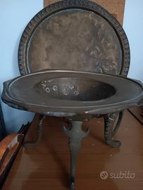 Antico braciere con piatto ottone beduino