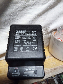 Alimentatore stabilizzato regolabile da 1,5 a 12V