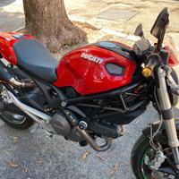 Ducati  Monster  696