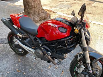 Ducati  Monster  696