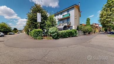 INTERESSANTE 3 LOCALI IN POSIZIONE STRATEGICA!