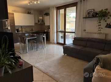Trilocale arredato con balcone a Gerenzano