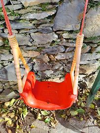 altalena e scivolo bambini