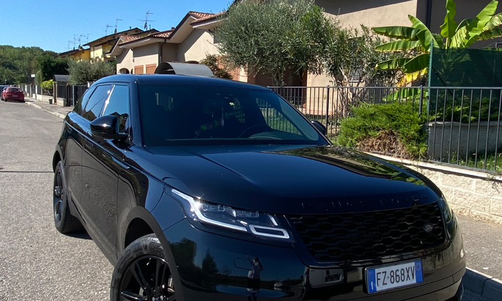 Velar Total black 2.0 diesel anno 2020