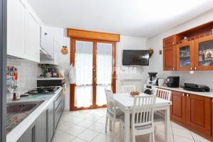 Trilocale con garage e giardino esterno
